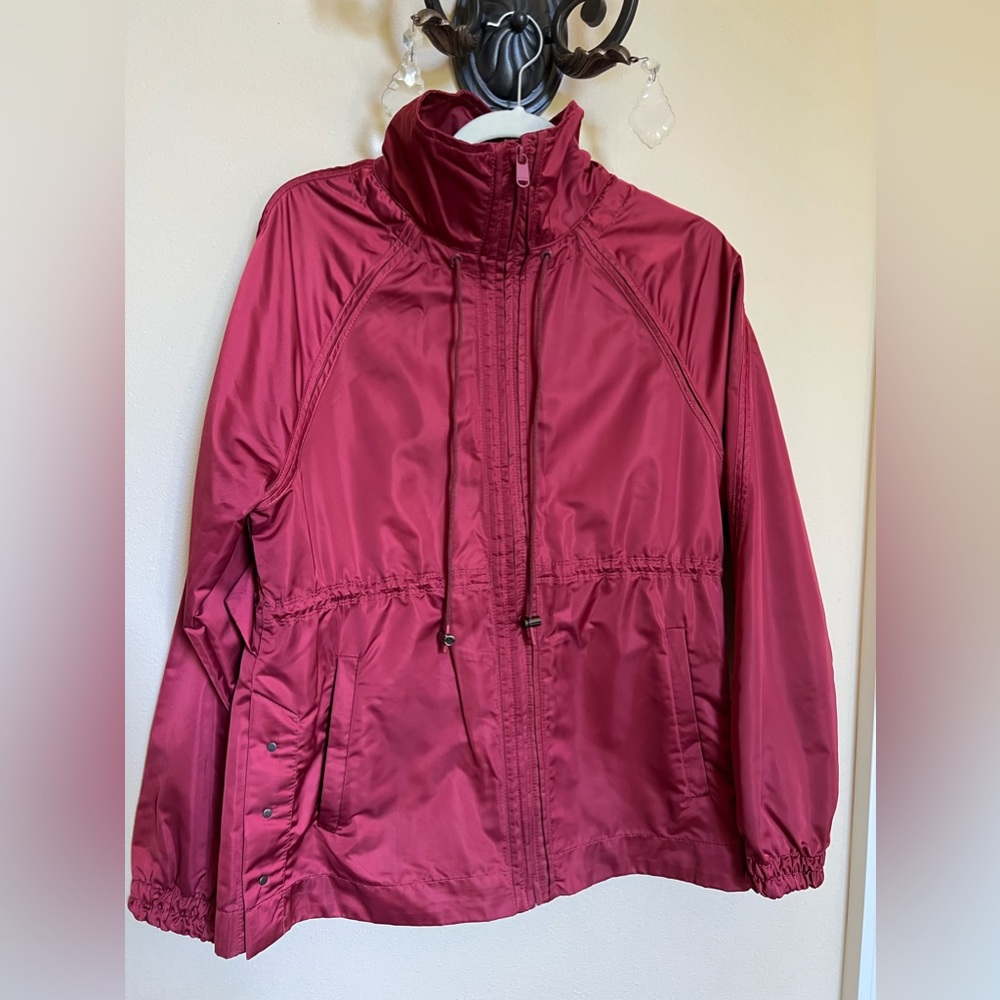 Gorgeous Athleta Raspberry Maroon Mid-weight Rain Jacket - Picture 7 of 16